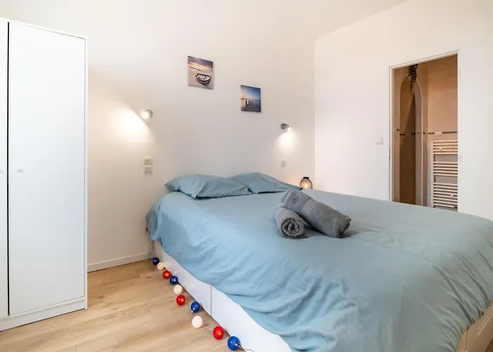Private Independant Flat - Lourdes City Center - 2 Balconies